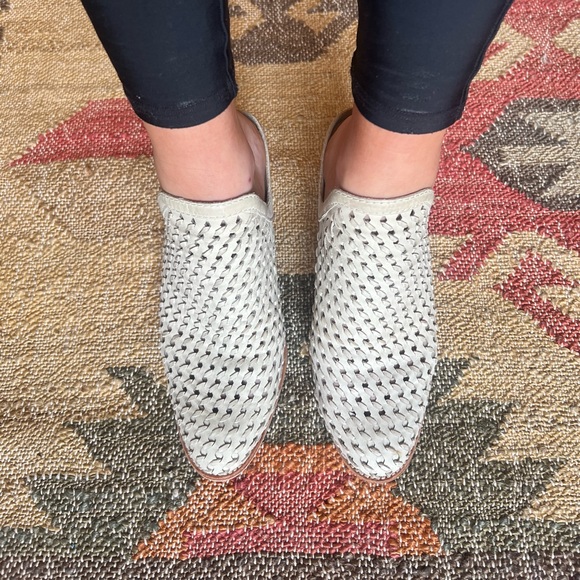 Dolce Vita Leather Shoes - Picture 3 of 5